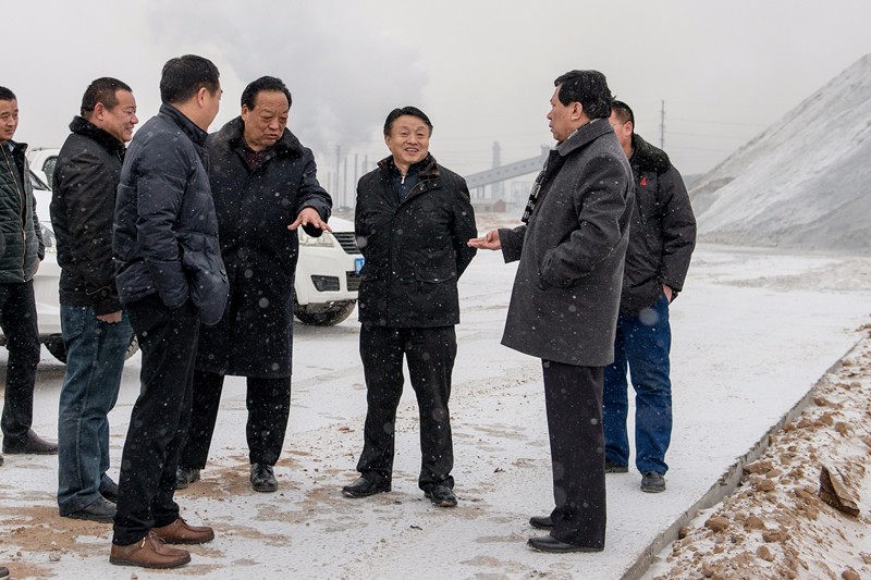 集團公司領導到項目現(xiàn)場實地調(diào)研_副本.jpg