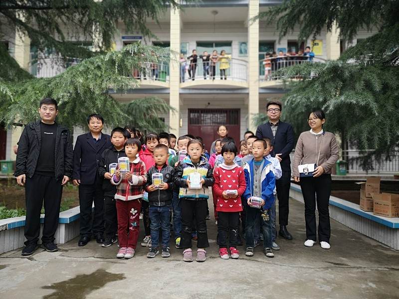 1571011688652479Y1VD.jpg 慰問活動_副本.jpg