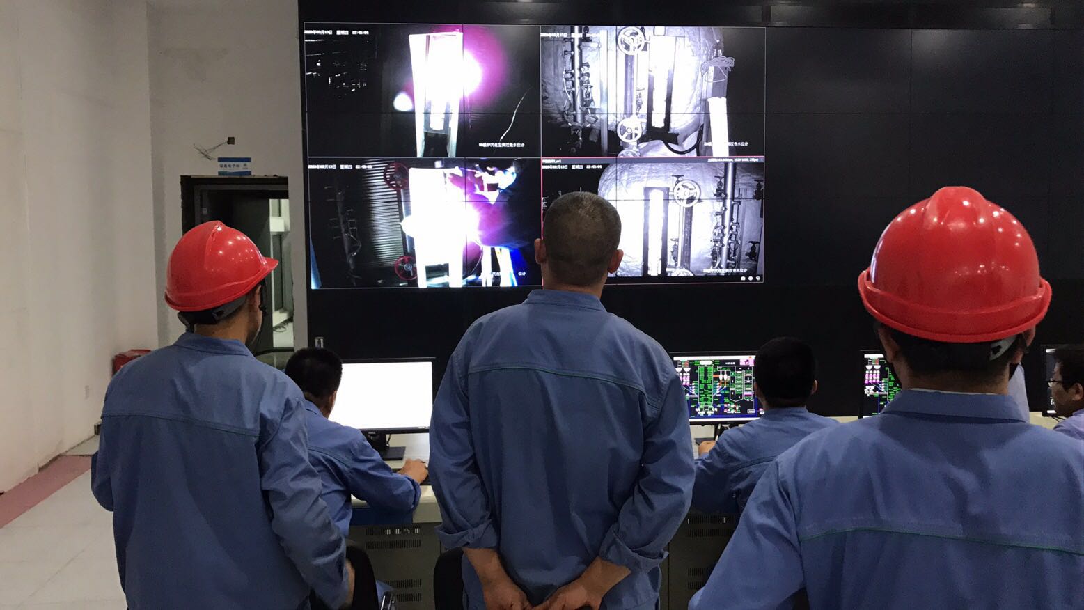 1597711098724968M2Ea.jpg 國(guó)源公司榆林生活垃圾發(fā)電項(xiàng)目1號(hào)鍋爐煮爐點(diǎn)火成功.jpg