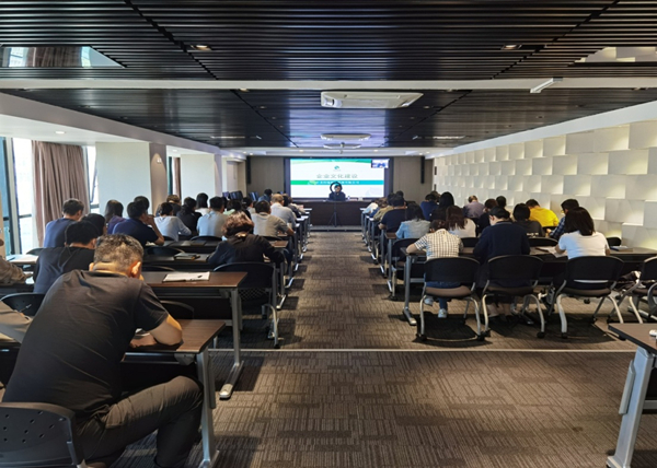 1633740290733359JDd6.jpg 中圣公司掌舵人郭治敏為員工講了一堂生動的企業文化課圖片1_副本.jpg