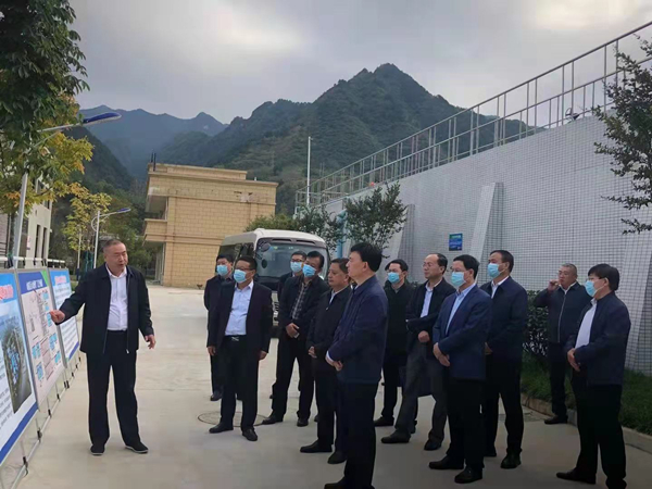 16342614549287168mtl.jpg 商洛市委書記鄭光照到水環(huán)境公司山陽縣污水處理廠調(diào)研_副本.jpg