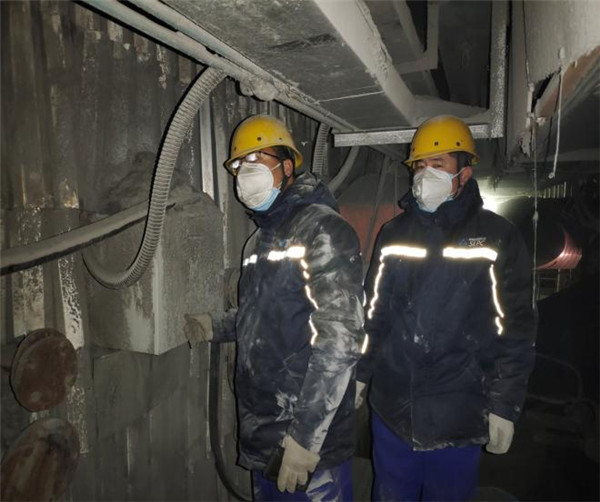 1642126961414549ob7r.jpg 何明明.jpg