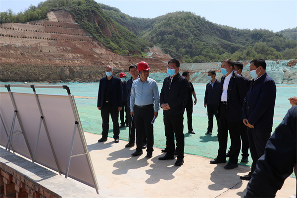 嚴漢平到國源公司延安垃圾發(fā)電項目現(xiàn)場調(diào)研.jpg