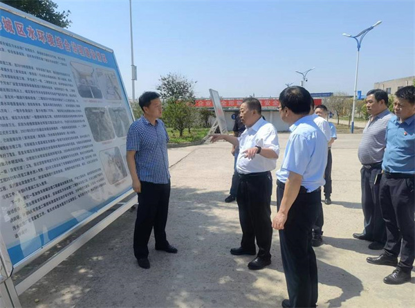 1655345847798403Egq4.jpg 省人大常委會環資工委副主任張凱盈到水環境公司大荔縣城區污水處理廠調研.jpg
